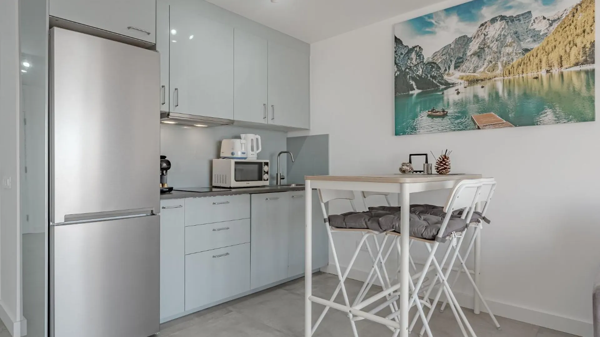 Ocean View Apartments In Park Royal I 아데제
