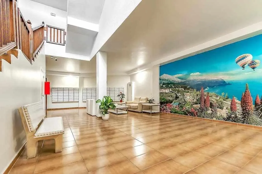 Ocean View Apartments In Park Royal I 아데제