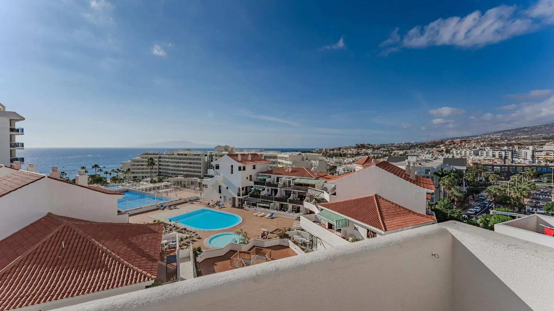 Ocean View Apartments In Park Royal I 아데제
