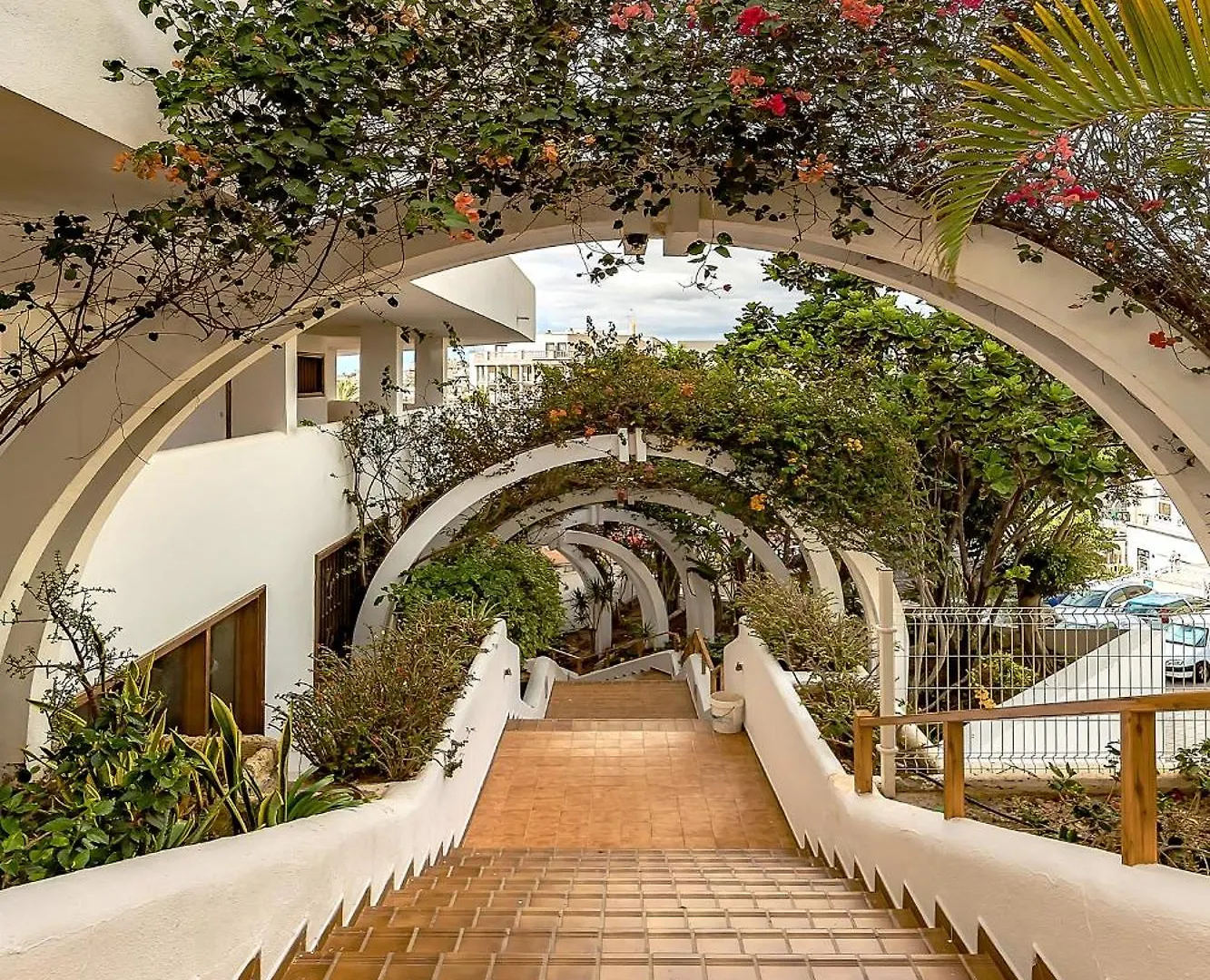 Ocean View Apartments In Park Royal I 아데제